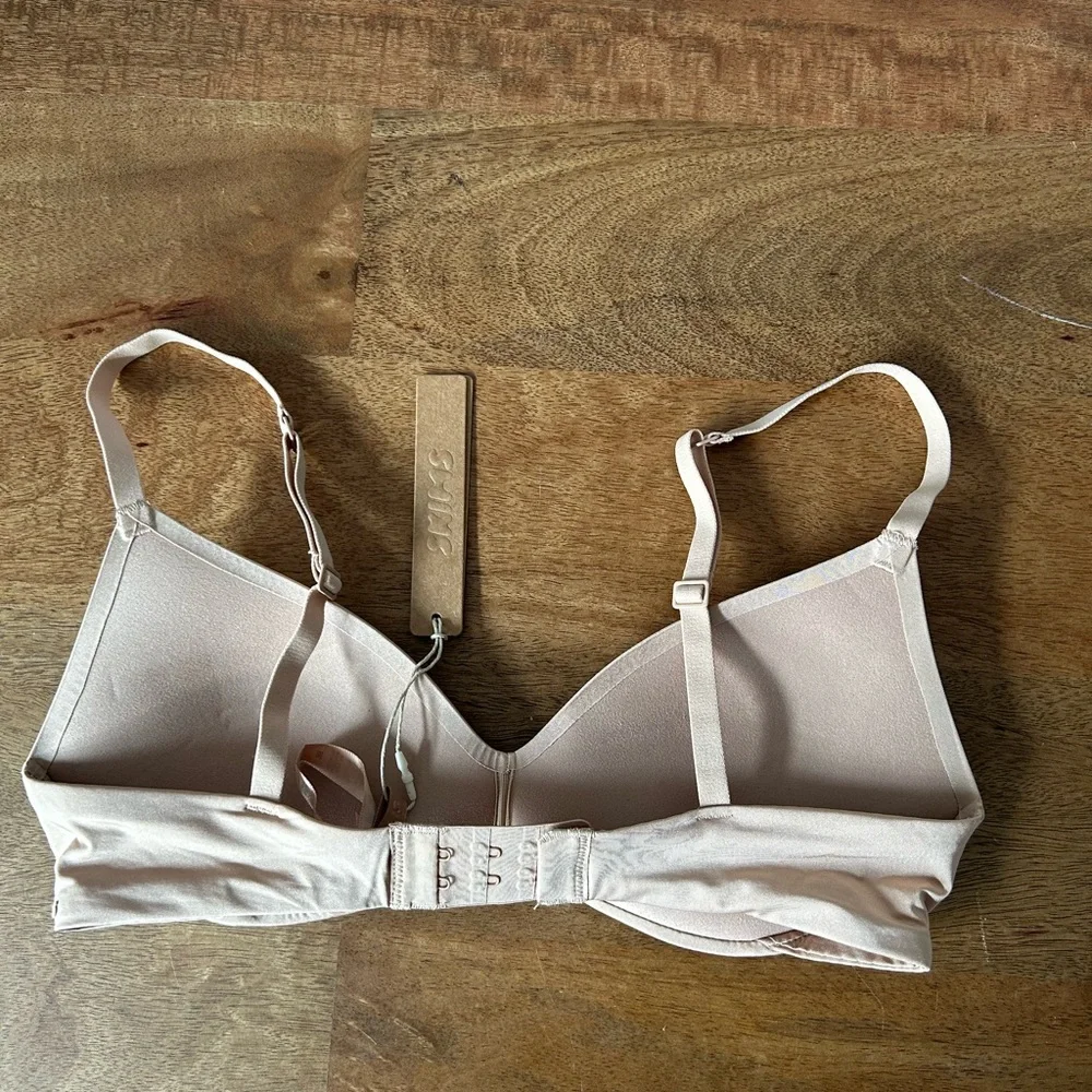 SKIMS Wireless Form Push Up Plunge Bra Clay - Picture 8 of 11